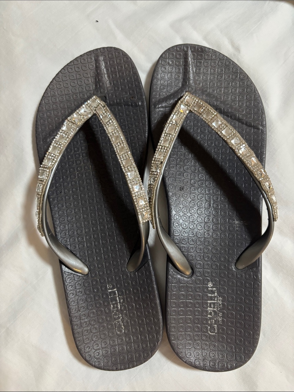 Capelli New York Women's Black Flipflops